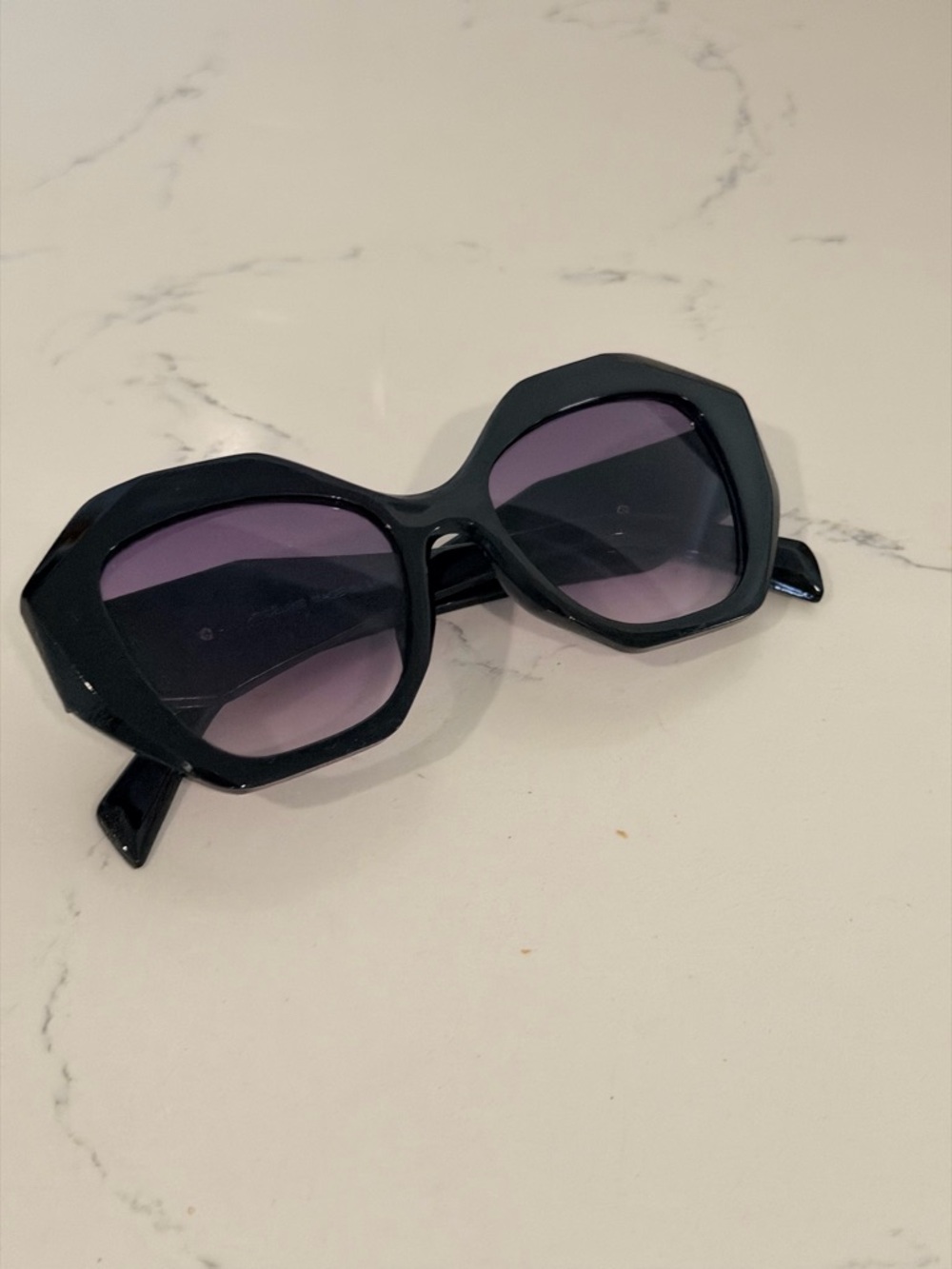 Black Geometric Frame Sunglasses with Purple Gradient Lenses